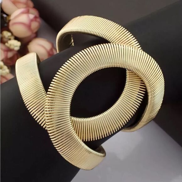 Fashion Design Gold Plated Cuff Bracelet - Picture 3 of 11